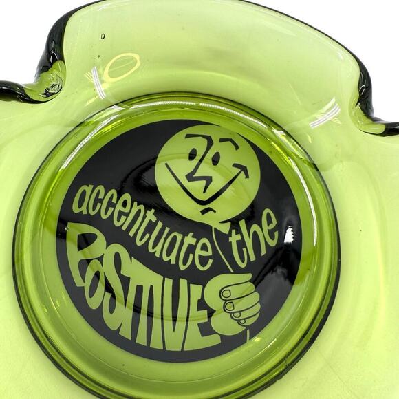 MCM Green Glass Ashtray “Accentuate the Positive” Mr. in Between Retro 1970s Mod - Picture 2 of 6